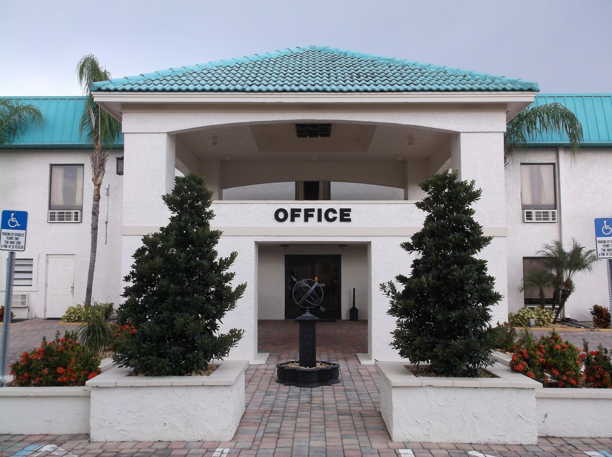 Days Inn & Suites By Wyndham Lake Okeechobee Exteriör bild