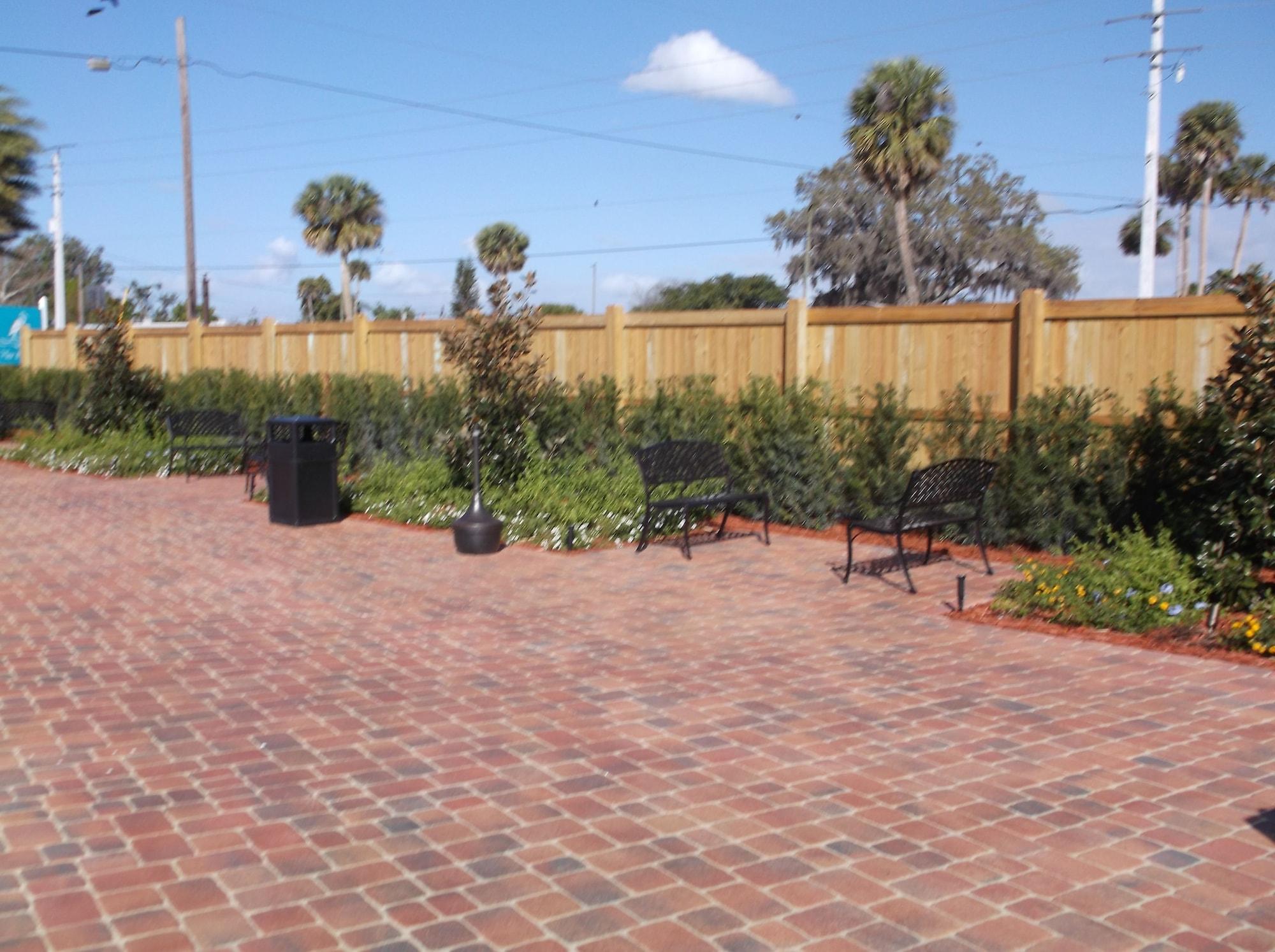 Days Inn & Suites By Wyndham Lake Okeechobee Exteriör bild