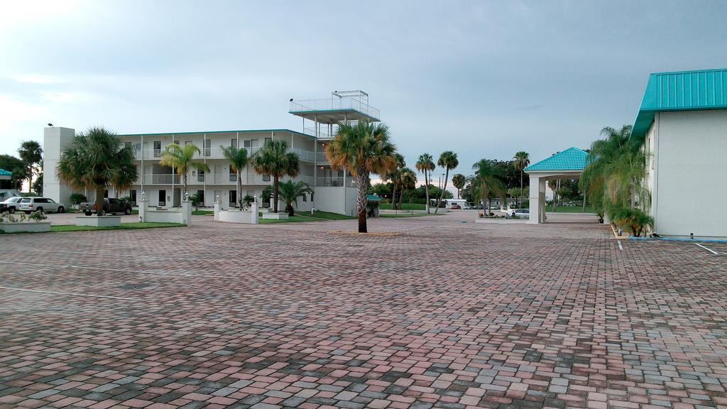 Days Inn & Suites By Wyndham Lake Okeechobee Exteriör bild