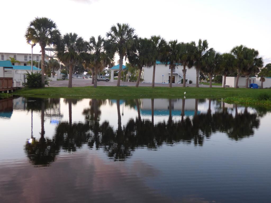 Days Inn & Suites By Wyndham Lake Okeechobee Exteriör bild