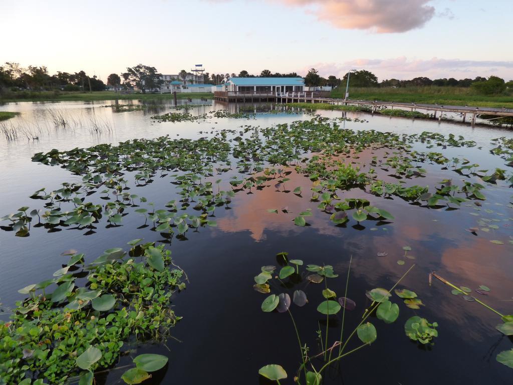 Days Inn & Suites By Wyndham Lake Okeechobee Exteriör bild