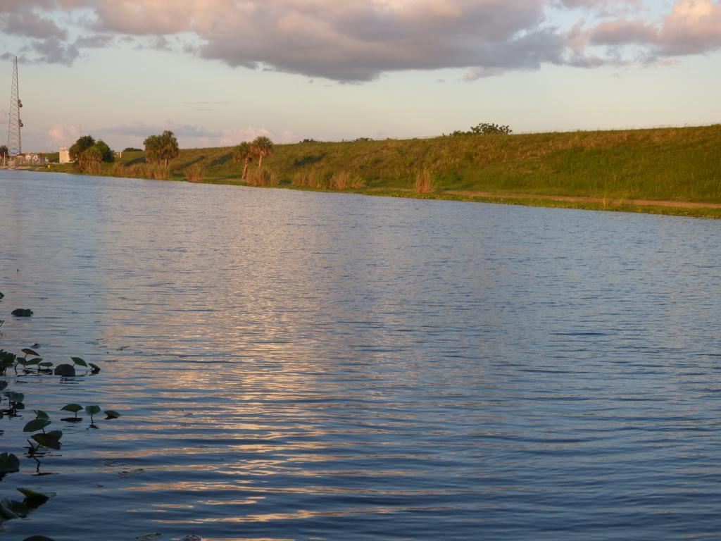 Days Inn & Suites By Wyndham Lake Okeechobee Exteriör bild