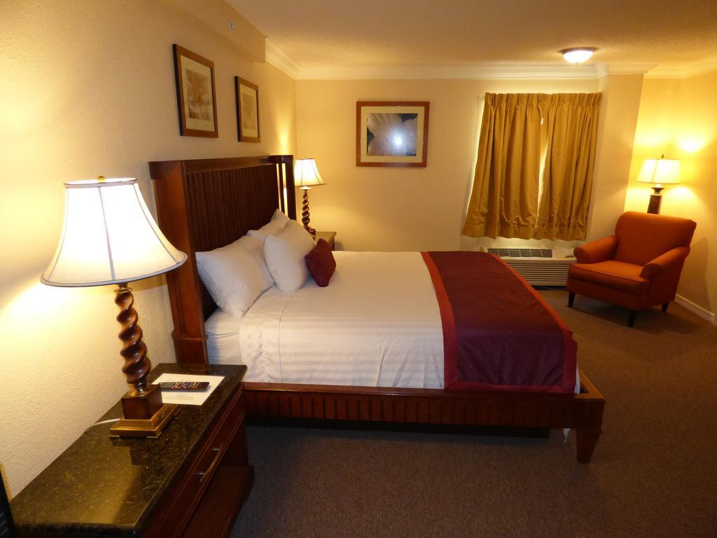 Days Inn & Suites By Wyndham Lake Okeechobee Exteriör bild
