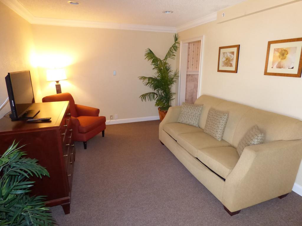 Days Inn & Suites By Wyndham Lake Okeechobee Exteriör bild