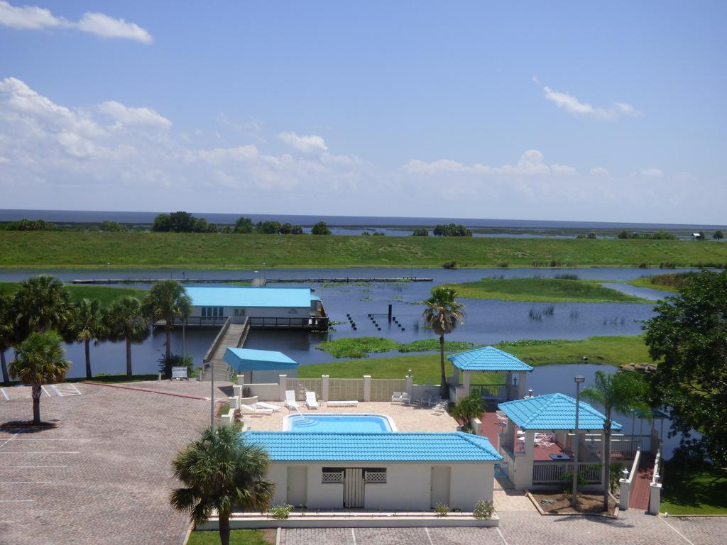 Days Inn & Suites By Wyndham Lake Okeechobee Exteriör bild