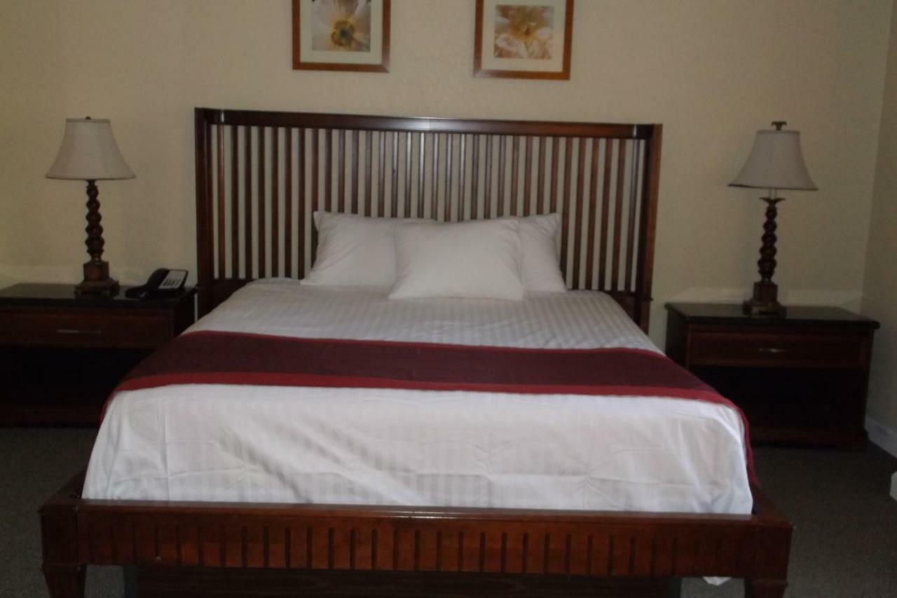 Days Inn & Suites By Wyndham Lake Okeechobee Exteriör bild