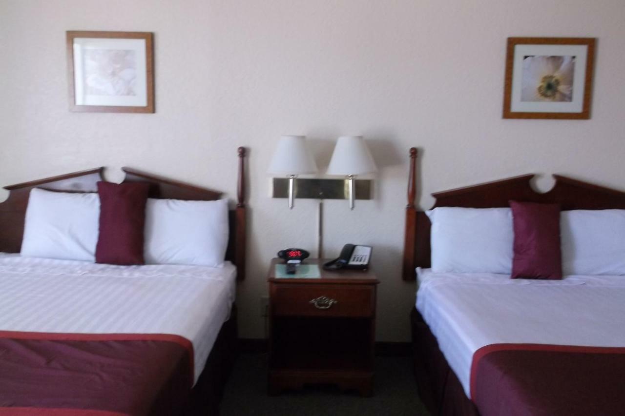Days Inn & Suites By Wyndham Lake Okeechobee Exteriör bild