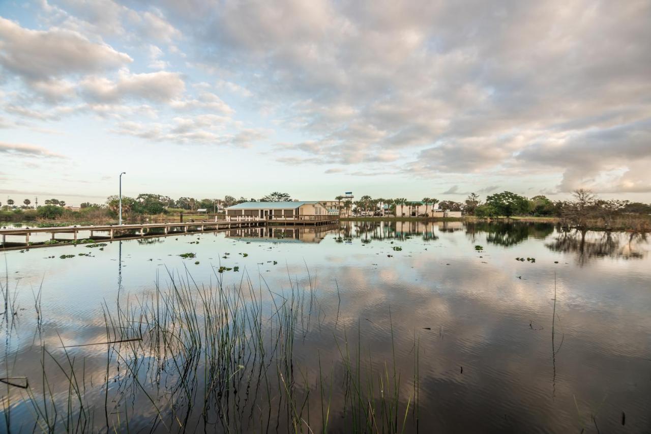 Days Inn & Suites By Wyndham Lake Okeechobee Exteriör bild