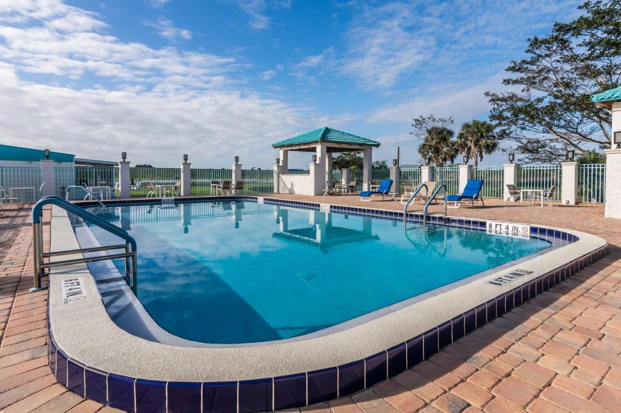 Days Inn & Suites By Wyndham Lake Okeechobee Exteriör bild